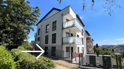 Neubau. Erdgeschoßwohnung mit Terrasse und Doppelgarage.