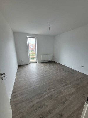 Mittendrin! Alles neu mit Küche und französischen Balkon