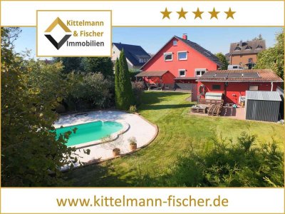 GEPFLEGTES EINFAMILIENHAUS MIT POOL, GARTEN MIT PRIVATSPHÄRE, EINLIEGERWOHNUNG UND WEITEREN VORZÜGEN