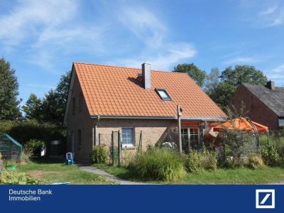 Neuwertiges Haus mit Pferdehaltung, Stall und Halle