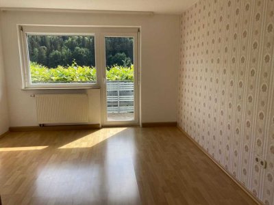 Helle 3,5-Zimmer-Erdgeschosswohnung mit Balkon und Garage in ruhiger Lage