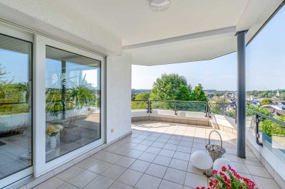 Split-Level-Wohnung mit großer Loggia und Panoramablick