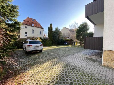 Großzschocher, hübsche Zweiraumwohnung -  Bad mit Wanne, Balkon