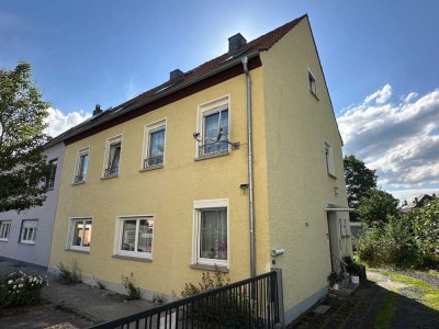 ++ Großzügiges 2-Parteienhaus mit Balkon, 3 Garagen und Garten in ruhiger Lage in LD-Stadt ! ++