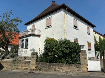 Freistehendes Einfamilienhaus in Forst (Weinstraße) mit toller Terrasse, Balkon und Vorgarten