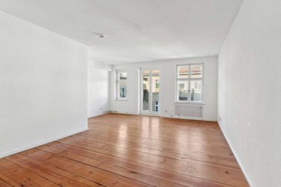 Minimalistischer Charme in Mitte – 1-Zimmer-Rückzugsort mit Balkon zum Innenhof!