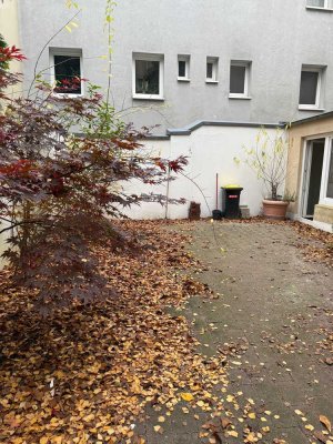 Sanierte Altbauwohnung mit großer Terrasse im Hinterhof - Schanzenlage!