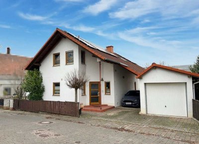 Modernisiertes Familienhaus mit herrlichem Blick, Garten, Garage und 
Ausbaupotential in der Scheun