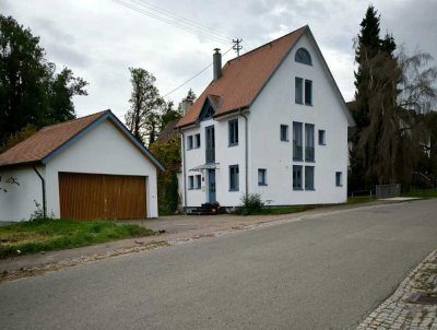 4-Zimmer-Doppelhaushälfte mit moderner EBK, FBH und Doppelgarage in Gutenzell-Hürbel