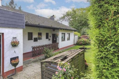 Freistehendes Einfamilienhaus mit idyllischem Garten direkt am Waldrand