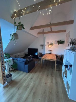 Großzügige 2-Zimmer-Dachgeschosswohnung mit Loggia (Kreuzviertel)