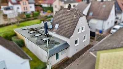 +++Modernisiertes Zweifamilienhaus mit Hof und Stellplatz in bevorzugter, ruhiger Seitenstraße+++