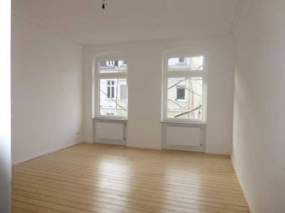 Komplett sanierte 3 ZKB mit original Dielenböden und Wohnküche in stilvollem Altbau!