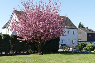 Gut geschnitten: 4-Zimmer Wohnung mit Terrasse und Tiefgarage im beliebten Bielefeld-Brake