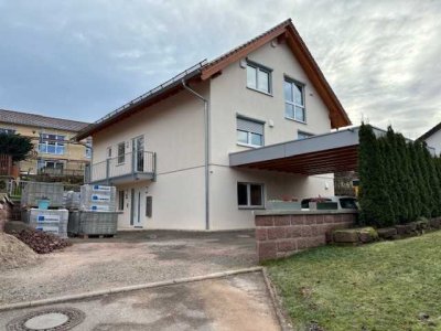 Teilmöblierte Wohnung mit Terrasse, Einbauküche/Essen/Wohnen, Schlafzimmer, Diele, Bad