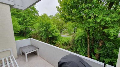 Helle und kernsanierte 4-Zimmerwohnung mit EBK, Balkon und Blick ins Grüne
