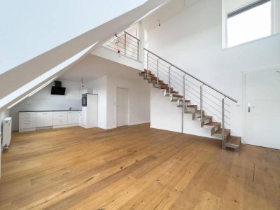 Traumhafte sonnige 3 Zimmer DG Wohnung mit 26 m² Terrasse + 7 m² Balkon in einer Stilzinsvilla in schönster Wohnlage Wiens