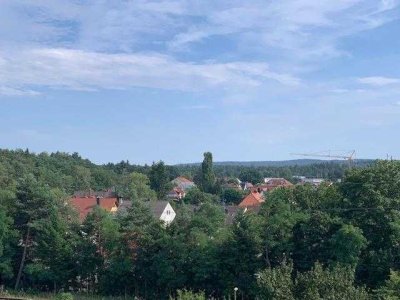 Schöne Aussicht ... 
Modernisierte 3 Zimmer- Wohnung mit Loggia 
und KFZ- Stellplatz