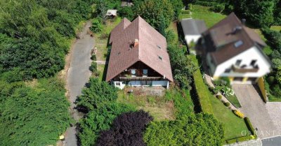 Einfamilienhaus mit ausgebauter Dachgeschosswohnung am Ortsrand