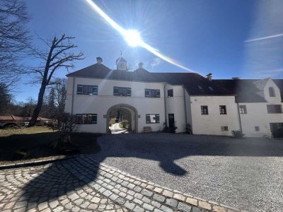 4-Zimmer-Wohnung in denkmalschütztem Torhaus