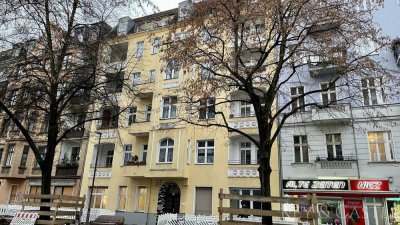 Helle 1-Zimmer-Wohnung mit großer Küche im schönen Altbau in Mitte