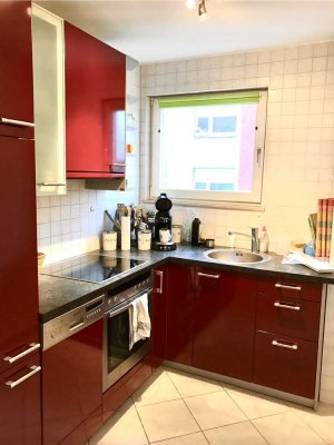 Geschmackvolle Wohnung mit zwei Zimmern sowie Balkon und Einbauküche in Mainz