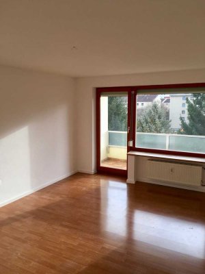 Stilvolle, modernisierte 2-Zimmer-Wohnung mit Balkon in Oberschleißheim