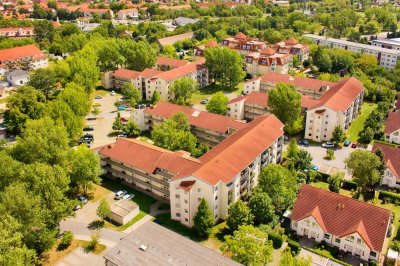 Merseburg: geräumige 3-Zimmer-Wohnung in gepflegter Anlage mit Terrasse,Laminat und Stellplatz