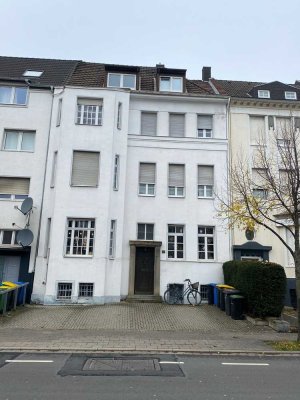 Großzügige 2-Zimmer-Dachgeschoßwohnung in 4-Familienhaus in zentraler Lage in Düren