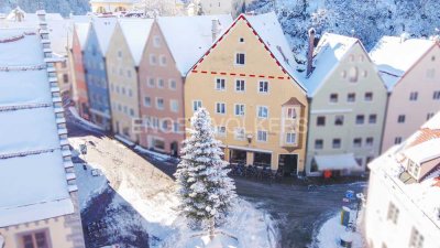 Kernsaniert: Stilvolle Dachgeschosswohnung in der Altstadt von Füssen