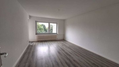 Renovierte, sonnige 3-Zimmer-Wohnung mit Balkon. Frei ab 16.12.2024