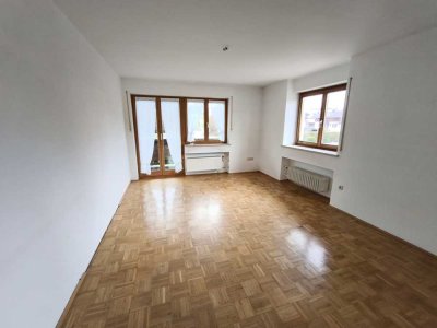 Exklusive 2,5-Raum-Wohnung mit gehobener Innenausstattung mit Balkon und EBK in Irschenberg