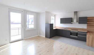 Ruhige und zentrale 3-Zimmer- Wohnung mit EBK, Balkon und Außenstellplatz in Hanau