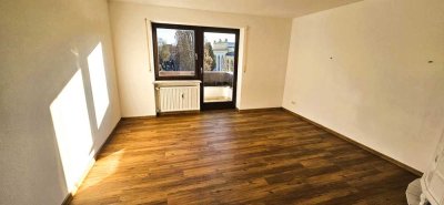 Großzügige 4 Zimmer Wohnung mit großem Balkon und Loggia