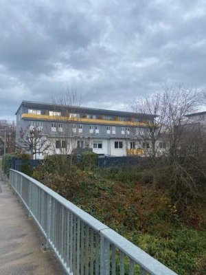 Stadtnahe 4-Zimmer-Wohnung mit sonnigem Balkon zu vermieten