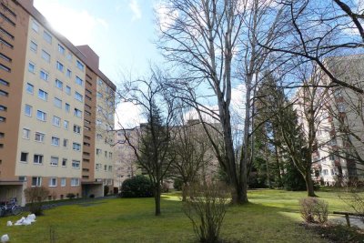 Geschmackvolle, sanierte 2-Zimmer-Wohnung mit geh. Innenausstattung mit Balkon und EBK in Nürnberg