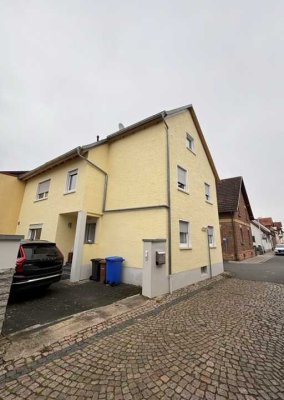 Preiswertes und ansprechendes 6-Zimmer-Haus mit gehobener Ausstattung und EBK in Großostheim