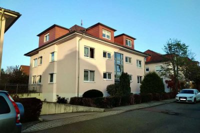 All-IN !! ca. 70m² 3-Zimmer DG-Whg. + Balkon + Stellplatz + Fensterbad + EBK + Wanne + Dusche + EBK