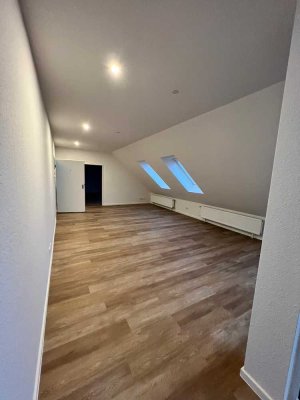 schöne, sanierte 3-Zimmer Wohnung mit Loggia