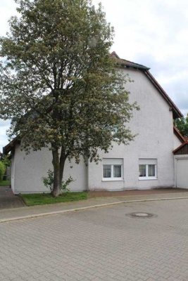 Modernisierte Erdgeschosswohnung mit Terrasse und Gartenanteil