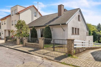 Provisionsfrei! Einfamilienhaus mit großem Grundstück in ruhiger Lage.