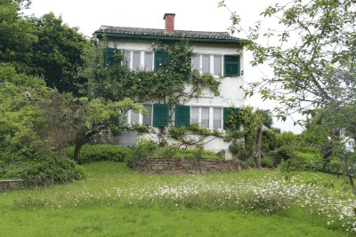 Ruhige Lage, zentrale Nähe, stilvolles Ambiente – ein Juwel im Altbau mit privatem Garten