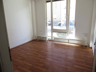 IBK-Pradl: 1 freies geräumiges, helles WG-Zimmer für einen Studenten in einer 8er WG-Wohnung ab 1.Oktober!