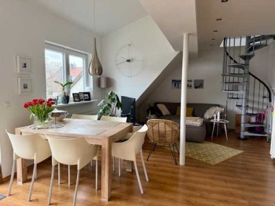 Sehr charmante 2,5-Zimmer-Maisonette-Wohnung mit EBK