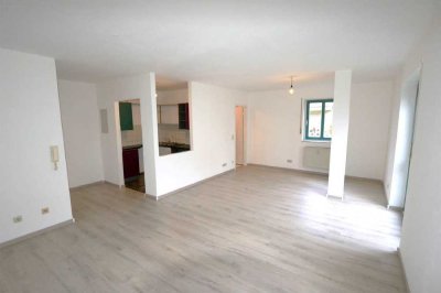 Ideal für Eigennutzer oder Anleger: Renoviertes Apartment mit Kfz-Stellplatz im Stadtbusbereic