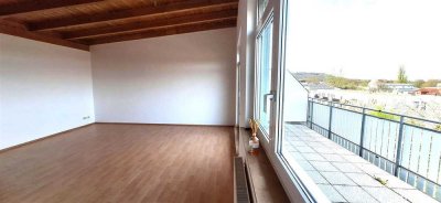 Helle Penthouse Wohnung mit
extra großer Sonnenterrasse,PKW Außenstellplatz & Tiefgarage