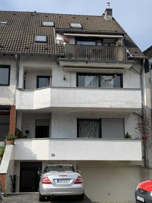 Sehr großzügige 3-Zimmer-Maisonette Wohnung mit Balkon und Kamin in Köln Rath