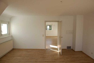 Attraktive 3-Zimmer-Wohnung im 1. Stock, mit Balkon und EBK in Bestlage