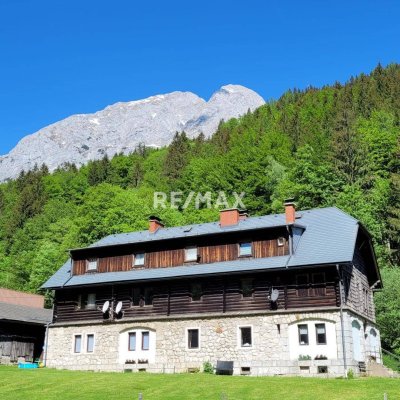 Haupt-, oder Zweitwohnsitz, Touristische Nutzung in Naturlage, Aussicht in die Berge