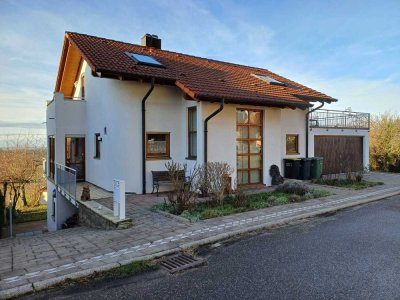 Stilvolles, geräumiges und gepflegtes Einfamilienhaus mit Einliegerwohnung in Sternenfels